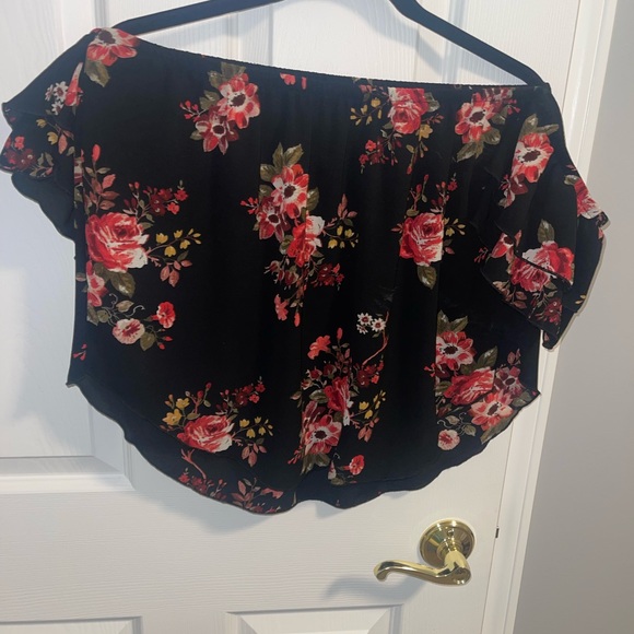 5 for $25 DEAL Black floral off shoulder blouse - Picture 2 of 4